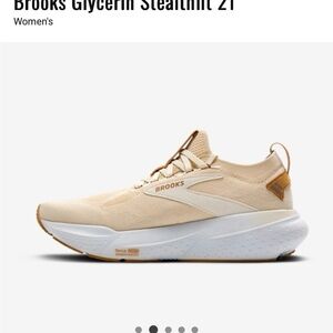 Brooks Women's Cream Sneakers